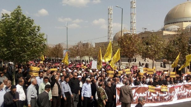 نمازگزاران زنجانی در اعتراض به سخنان رییس جمهوری آمریکا راهپیمایی کردند