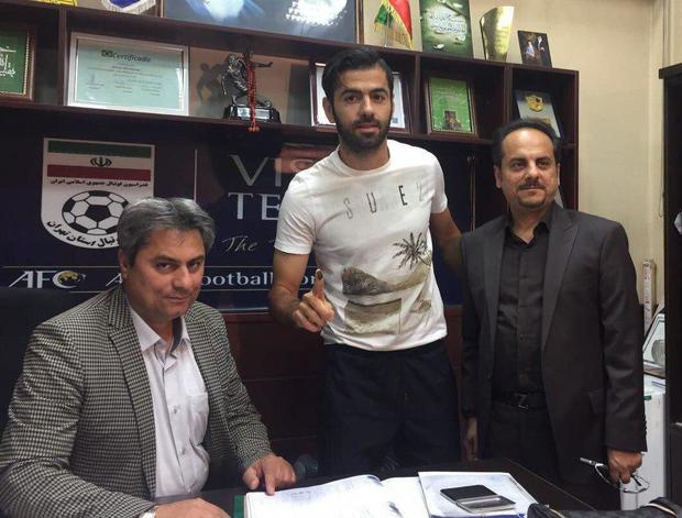 پژمان منتظری قراردادش را با استقلال به ثبت رساند+ عکس
