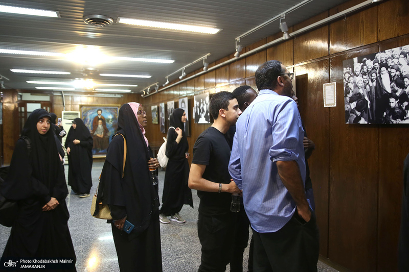 بازدید جمعی از دانشجویان انگلیسی و جمعی از دانش آموزان بندر دیر از جماران