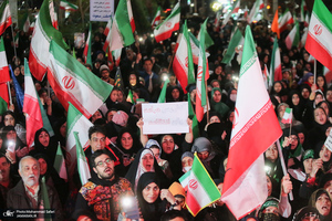 حرکت دسته مردمى پرچمداران ایران به مناسبت روز جمهوری اسلامی ایران-۲