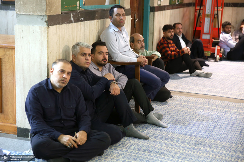 بازدید جمعی از کارکنان بنیاد تعاون وزارت دفاع از بیت امام خمینی در جماران