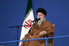 رهبر انقلاب: آمریکایی‌ها بدانند در مواجهه با ملت ایران هرگز با تهدید به جایی نخواهد رسید؛ اگر خباثتی نسبت به ملت ایران انجام بدهند سیلی سخت خواهند خورد/ اشتباه بزرگی میکنند و مراکز مقاومت در منطقه را اسمش را میگذارند نیروهای نیابتی ایران
