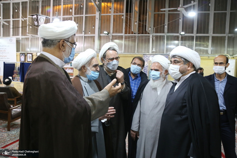 رونمایی از کتاب های «المکاسب المحرمه» و«ملحق العروه الوثقی» تالیف آیت الله العظمی صانعی(ره)