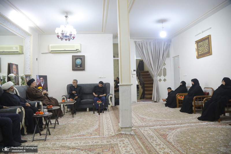 حضور آیت الله سید حسن خمینی در منزل پدر شهید موسوی