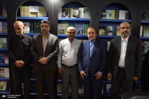 غرفه موسسه تنظیم و نشر آثار امام خمینی (س) در سی و پنجمین نمایشگاه بین المللی کتاب تهران- 1