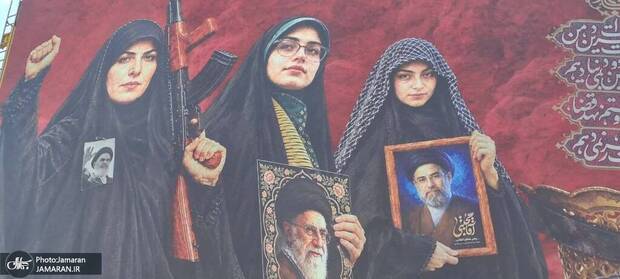 اقدام عجیب شهرداری قم در نصب بیلبوردهای بزرگ با تصاویر کوچکی از امام خمینی (س) + تصاویر