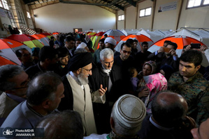 حضور آیت الله نورمفیدی در  محل اسکان موقت سیل زدگان