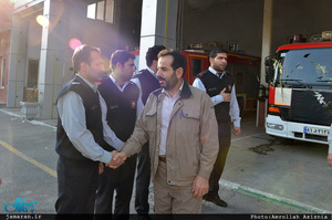 ادای احترام جمعی از پرسنل حرم امام خمینی به به شهدای آتش نشان 