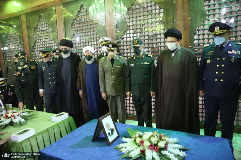 تجدید بیعت فرماندهان ارشد نیروهای مسلح با آرمان های حضرت امام خمینی (س)