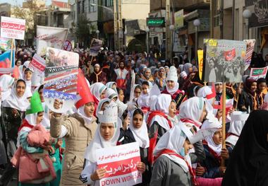 فریاد استکبارستیزی در راهپیمایی 13 آبان فیروزکوه سرداده شد