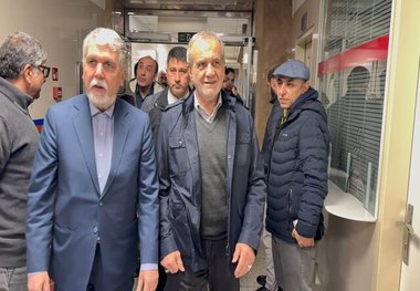 قدردانی خانواده امیرخانی به خاطر عیادت رئیس‌جمهور + تصویر