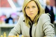 بانوی شطرنجباز اوکراینی اسلحه به دست شد+عکس