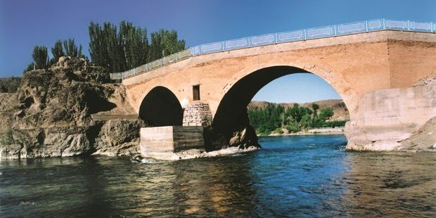 پل تاریخی آزان جویبار نیاز به مرمت دارد