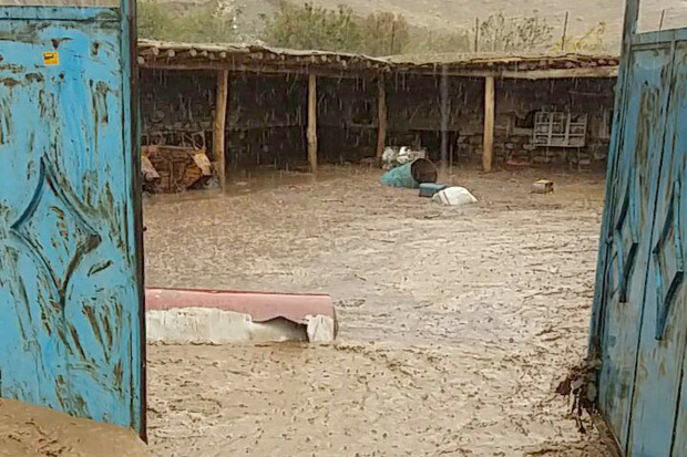 سیلاب در برخی از روستاهای پیرانشهر جاری شد