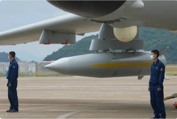 چین از سلاح دریایی ترسناک خود رونمایی کرد: موشک KD-21