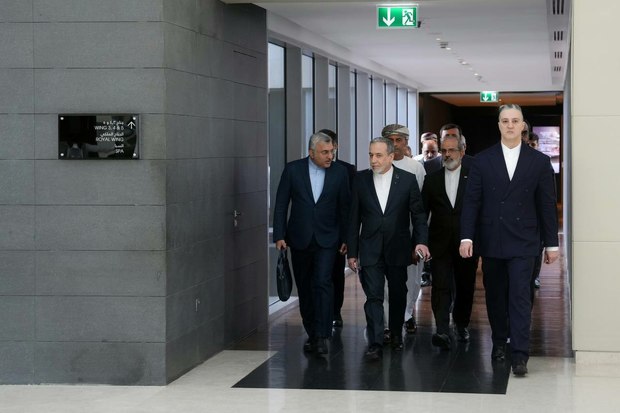 احوالپرسی دیپلماتیک ویتکاف و کوشنر با عراقچی در حاشیه مذاکرات هسته‌ای