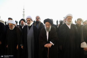 اقامه نماز بر پیکرهای مطهر رهبر شهید و خانواده ایشان به امامت آیت‌الله العظمی جوادی آملی