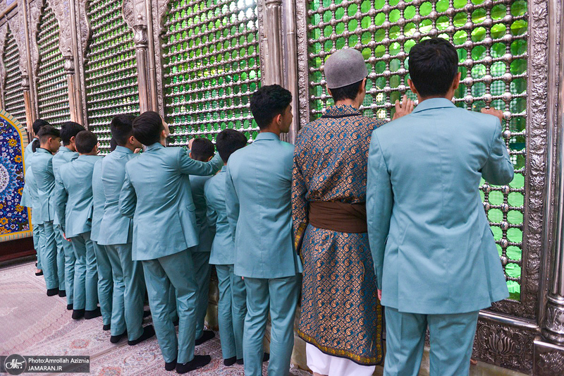 اجرای گروه همخوانی سیمرغ وزات دفاع در حرم مطهر امام خمینی (س)