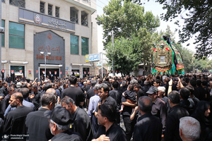 مراسم عزاداری و نخل گردانی روز عاشورا در خمین