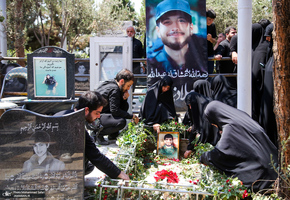 مراسم چهلمین روز شهدای جنگ تحمیلی ۱۲ روزه در قطعه 42 بهشت زهرا (س)