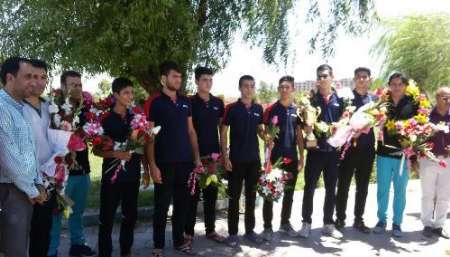 استقبال از بازیکنان گنبدی تیم والیبال نوجوانان دانش آموزی گلستان