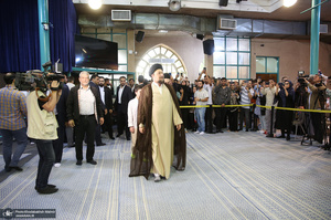 حضور سید حسن خمینی در مرحله دوم انتخابات ریاست جمهوری چهاردهم