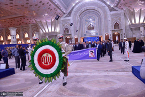 تجدید میثاق رئیس و جمعی از کارکنان بنیاد مستضعفان با آرمان های حضرت امام خمینی (س)