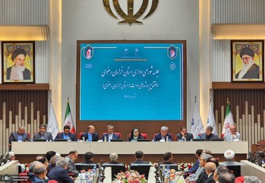 عضو هیات‌رئیسه اتاق بازرگانی خراسان رضوی: 
پروازهای شبانه و آلودگی ۲۴ ساعته هوای مشهد، زندگی شهروندان را مختل کرده است/بلاتکلیفی پروژه‌ها مشکلات مشهد را تشدید می کند