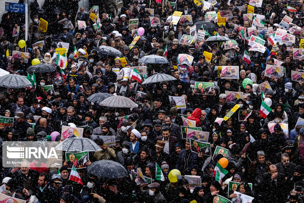 حضور مردم در راهپیمایی ۲۲ بهمن امسال بانشاط‌تر از قبل بود