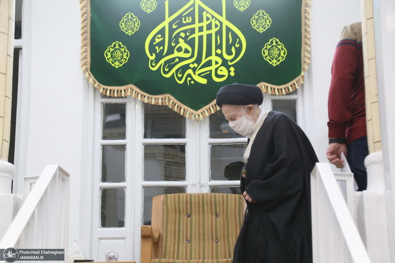 مراسم عمامه گذاری طلاب توسط آیت الله شبیری زنجانی در شب ولادت حضرت زهرا(س)