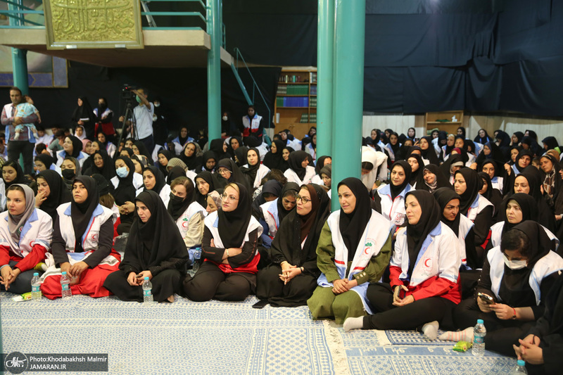 تجدید میثاق جمعی از جوانان هلال احمر با آرمان های حضرت امام خمینی (س)