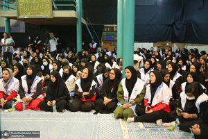 تجدید میثاق جمعی از جوانان هلال احمر با آرمان های حضرت امام خمینی (س)