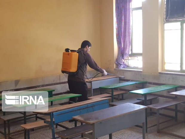 ضدعفونی مدارس و اداره‌های آبادان توسط ۱۵ گروه‌ جهادی