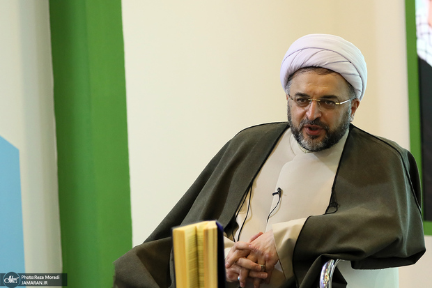 هادی سروش: اهل بیت از گفتنِ "حق" ابائی نداشتند/ فاطمه زهرا به‌خاطر حق خود حاضر به خطر افتادنِ زندگی و یا ریخته شدنِ خون مردم نبود