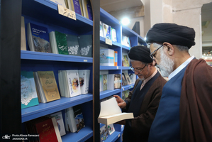 غرفه موسسه تنظيم و نشر آثار امام خمينی (ره) در سی و ششمین نمایشگاه کتاب تهران-2