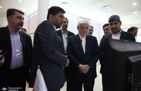 عارف از نمایشگاه محصولات دانش‌بنیان و فناورانه شرکت‌های عضو منطقه بین‌المللی نوآوری ایران بازدید کرد (3)