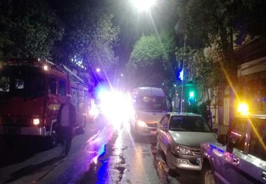 مصدوم شدن مامور آتش‌نشانی در سانحه آتش‌سوزی بازار تبریز
