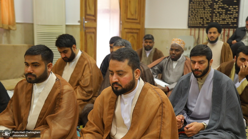 عمامه گذاری طلاب توسط مراجع عظام تقلید در روز میلاد امام علی (ع)‎