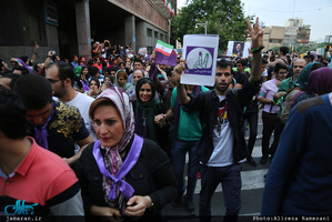 شادی مردم تهران پس از اعلام نتایج انتخابات ۲۹ اردیبهشت 