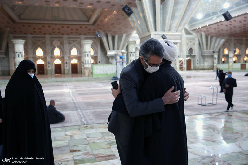 اقامه نماز بر پیکر مرحوم حاج محمد کمساری توسط سید حسن خمینی