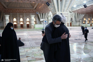 اقامه نماز بر پیکر مرحوم حاج محمد کمساری توسط سید حسن خمینی