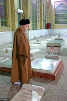 حضور رهبر معظم انقلاب در حرم مطهر حضرت امام خمینی