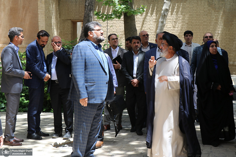 بازدید رئیس مرکز وکلای قوه قضائیه از بیت تاریخی امام خمینی