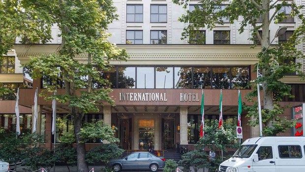 هتل اسپیناس بلوار کشاورز؛ اقامت لوکس در نزدیکی تئاتر شهر و مراکز فرهنگی