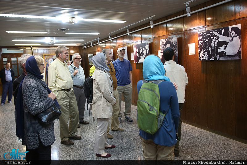 بازدید جمعی از گردشگران آمریکایی از بیت امام خمینی در جماران 