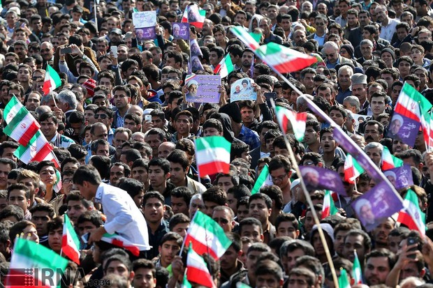 حضورگسترده مردم استان بوشهر برای استقبال از رئیس جمهوری