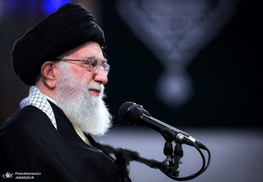 رهبر معظم انقلاب: مرگ بر آمریکا یعنی مرگ بر سرمداران آمریکا/ ما با ملت آمریکا کاری نداریم/ جای تسویه حساب، ۲۲ بهمن نیست