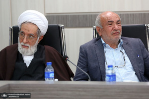 نشست صمیمانه اعضا هیات علمی پژوهشکده امام خمینی و انقلاب اسلامی با تولیت  معزز به مناسبت روز معلم