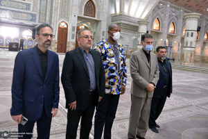 ادای احترام نوه نلسون ماندلا نسبت به مقام شامخ امام خمینی (س)