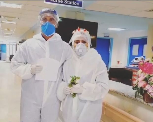تصمیم یک زوج پرستار در مورد ازدواجشان برای مبارزه با کرونا + عکس